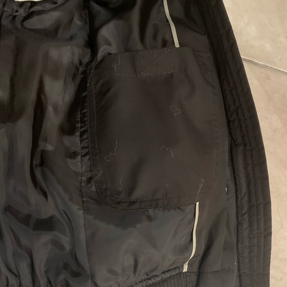 GAP Puffer Vest - Picture 6 of 11